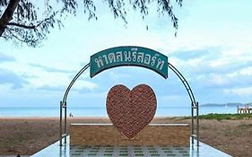 หาดสนรีสอร์ต